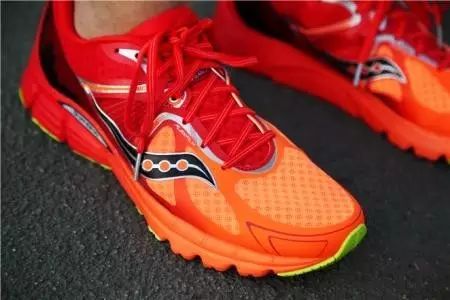 跑鞋那么贵，科技含量真有那么多吗？