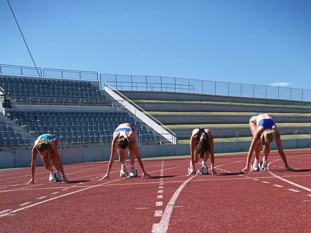 为啥跑步比赛，都是逆时针跑？