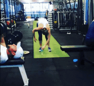 @上马完赛的你，身体酸痛要这样拉伸！