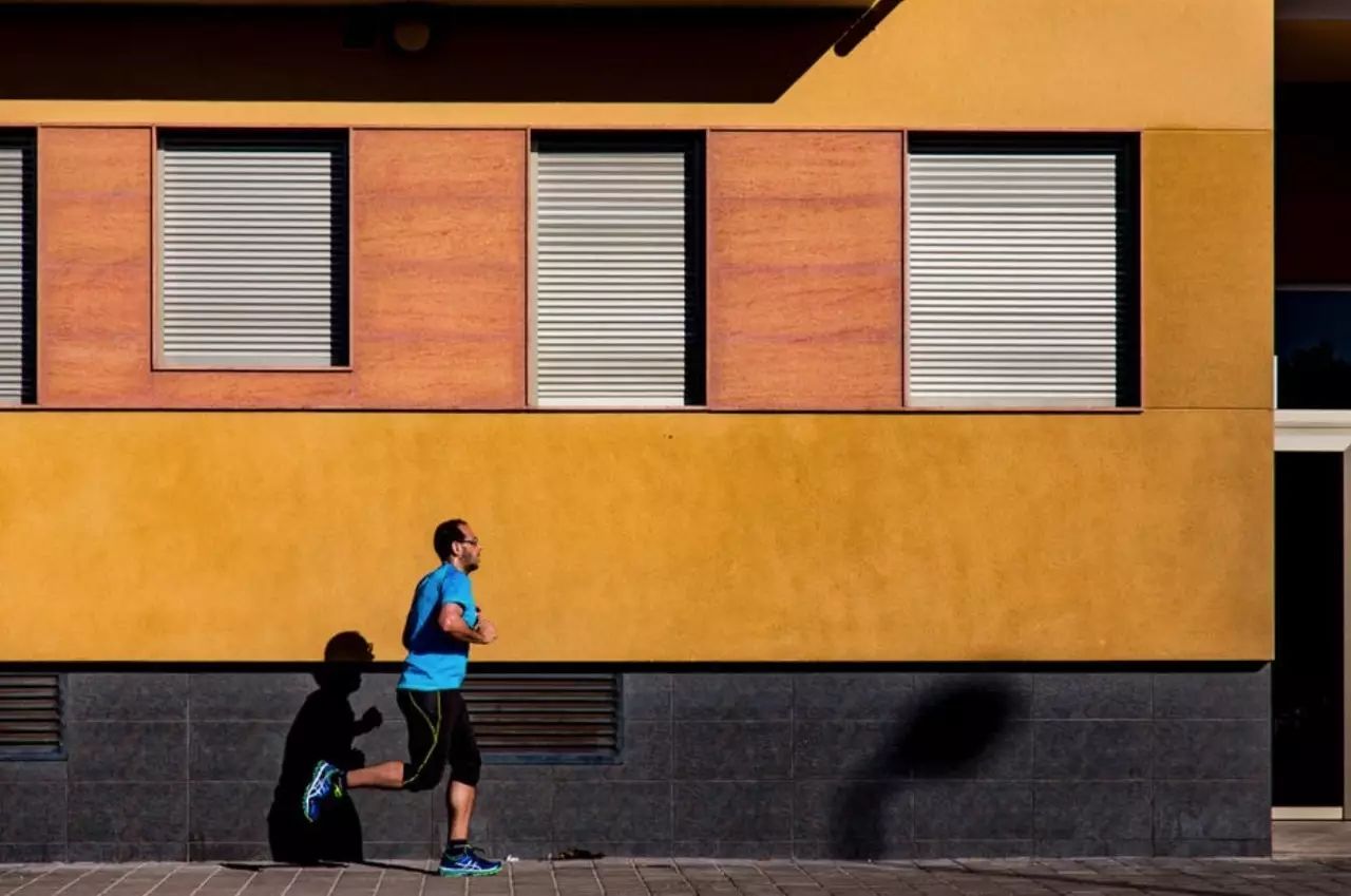 从跑鞋到旅游！ “跑步经济”已悄然成形