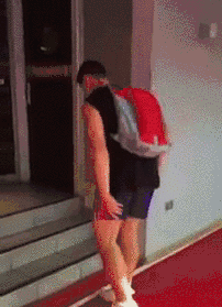 @上马完赛的你，身体酸痛要这样拉伸！