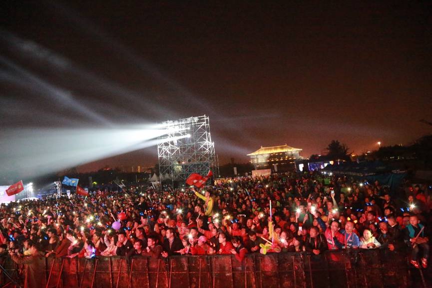 愈夜愈美丽，古城新活力——“强音酷跑节”西安站炫酷开跑