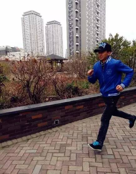 以奔跑的姿态迎接2016年的第一缕阳光
