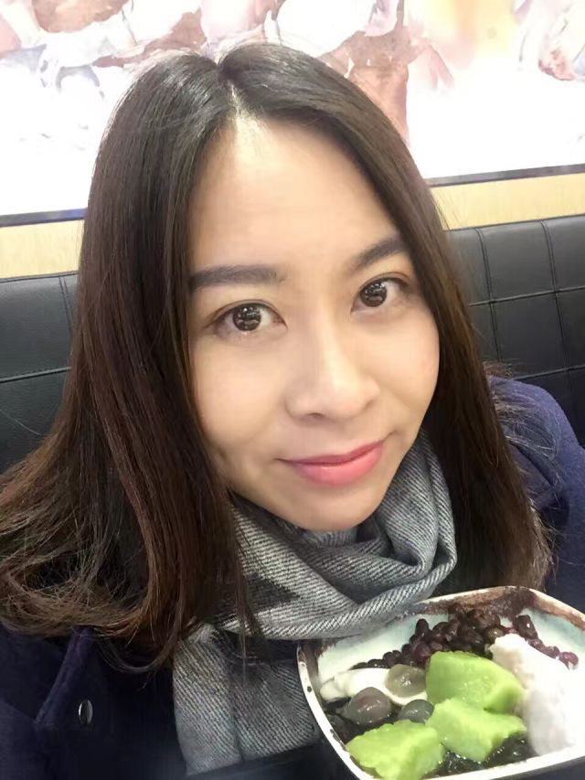 大美妞选手遇上高富帅主办方，然后他们有了情侣款“小虫子”……