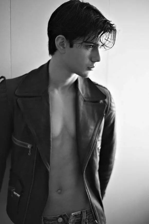 夏季练好肩，可以不着衫！