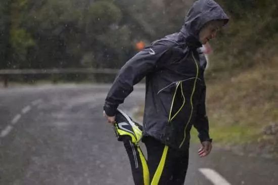 雨跑别有滋味，但更要注意装备！