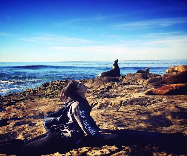 大美妞选手遇上高富帅主办方，然后他们有了情侣款“小虫子”……