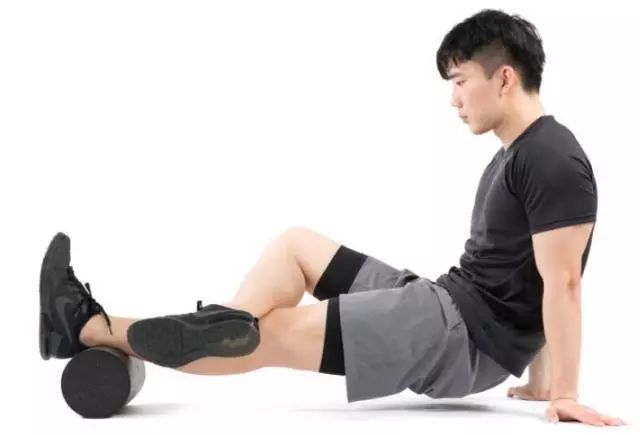 跑者肌肉放松：你需要知道的4个泡沫滚轴动作！