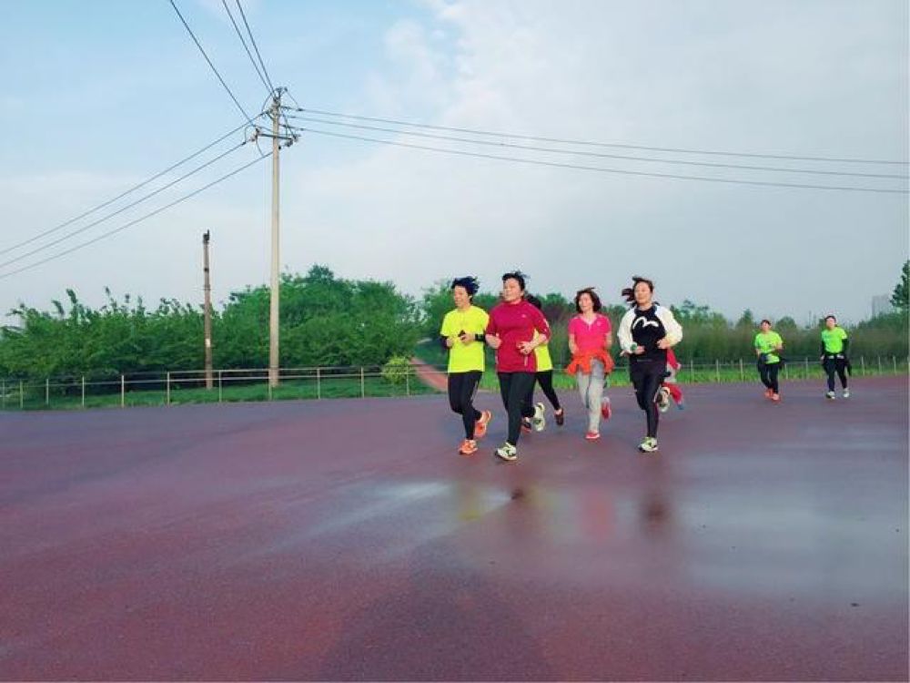 跑友分享｜50岁60岁一样可以每天10公里，快到郑州健跑团看看！