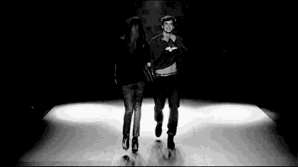 公司男神竟被200斤的她抱回家？究竟有什么不可告人的秘密？！