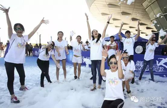 泡泡跑再掀奔跑热潮 | 纯甄跑成就奔跑纯真主义