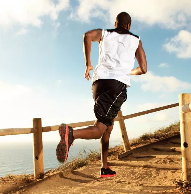 防治跑步损伤：每天做一点膝关节运动！