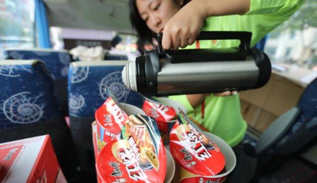 马拉松赛道如人生，梦想路上允许小憩