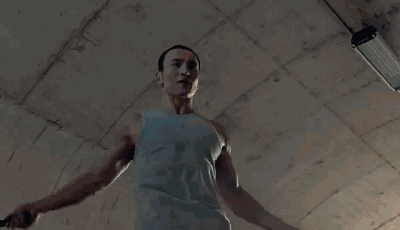 公司男神竟被200斤的她抱回家？究竟有什么不可告人的秘密？！