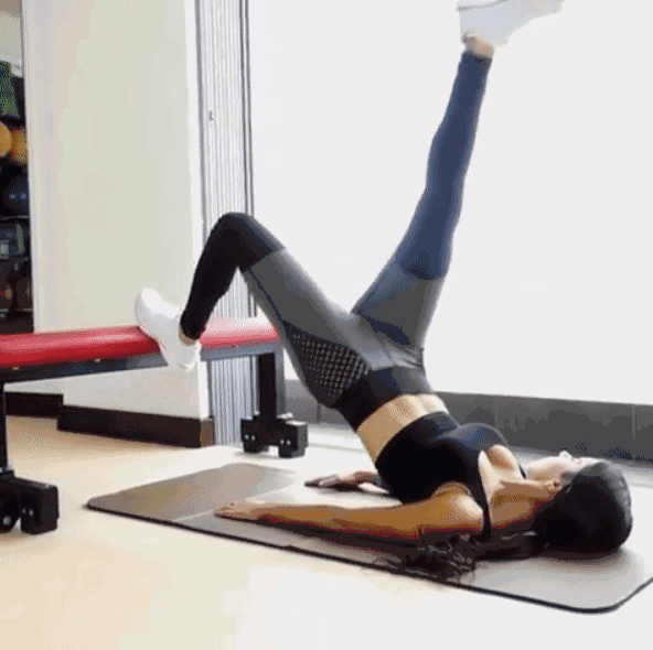 4招练翘臀，在家就可以！