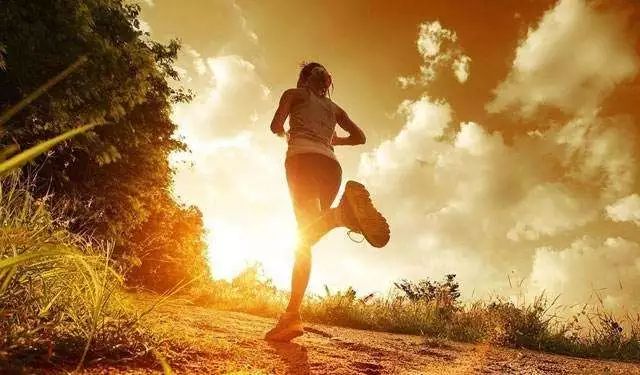 “跑马圈钱”：马拉松带动千亿产业！