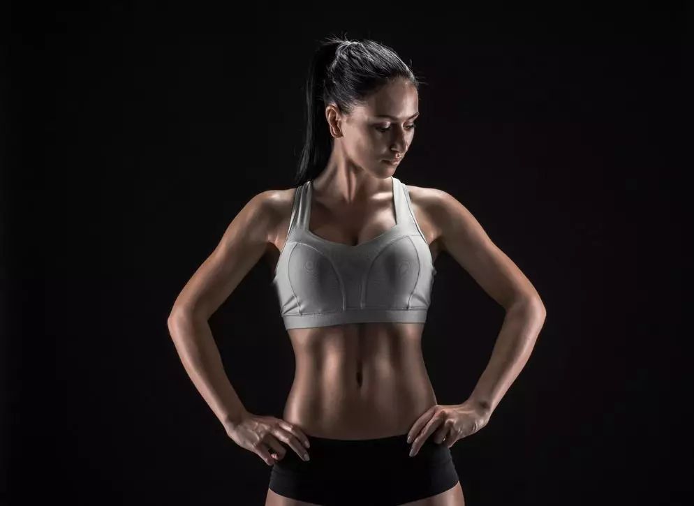 8个动作告诉你，徒手也能健身！