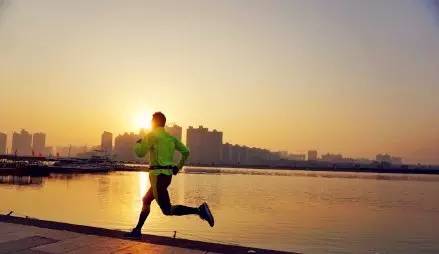 以奔跑的姿态迎接2016年的第一缕阳光