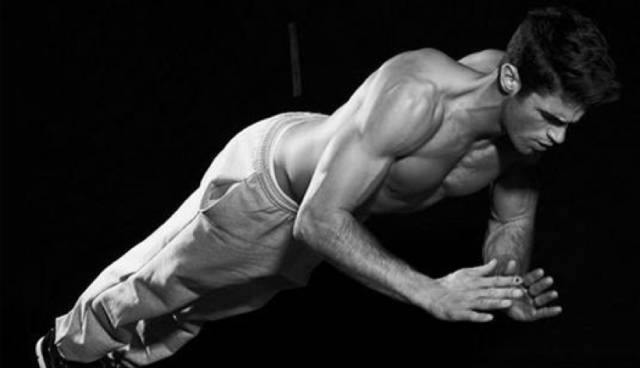 健身房撸铁&啪啪练腹肌｜你选哪个