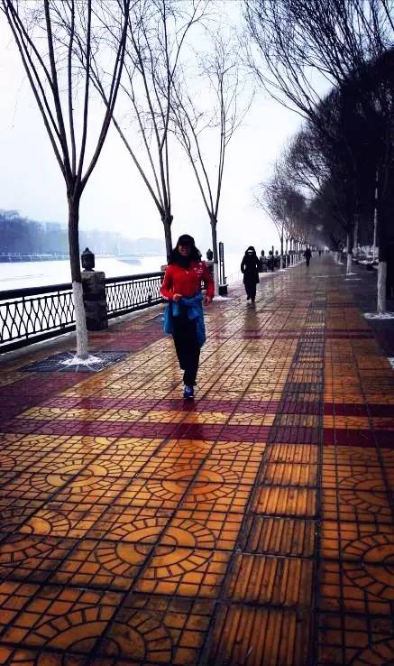 以奔跑的姿态迎接2016年的第一缕阳光