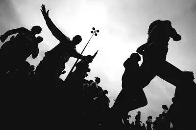 跑者都是中年？都很有钱？别逗了！