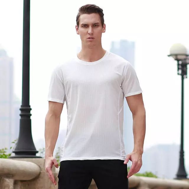 初夏的天气，你需要一个凉爽的跑步装备！