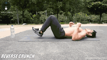 夏天矿泉水瓶别乱丢！ 4个动作可练腹肌！