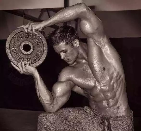 来领！健身房价值3000元的腹肌教程！