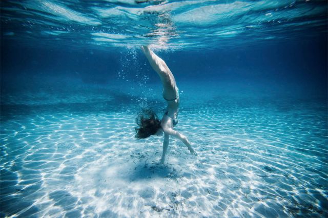 大美妞选手遇上高富帅主办方，然后他们有了情侣款“小虫子”……