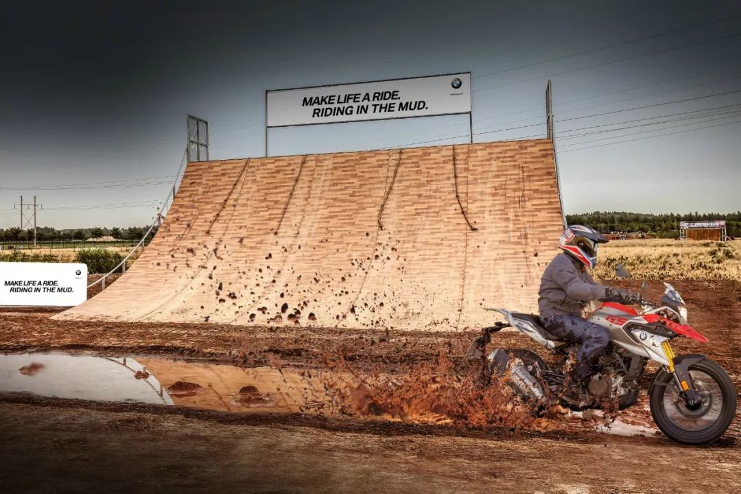 大美妞选手遇上高富帅主办方，然后他们有了情侣款“小虫子”……