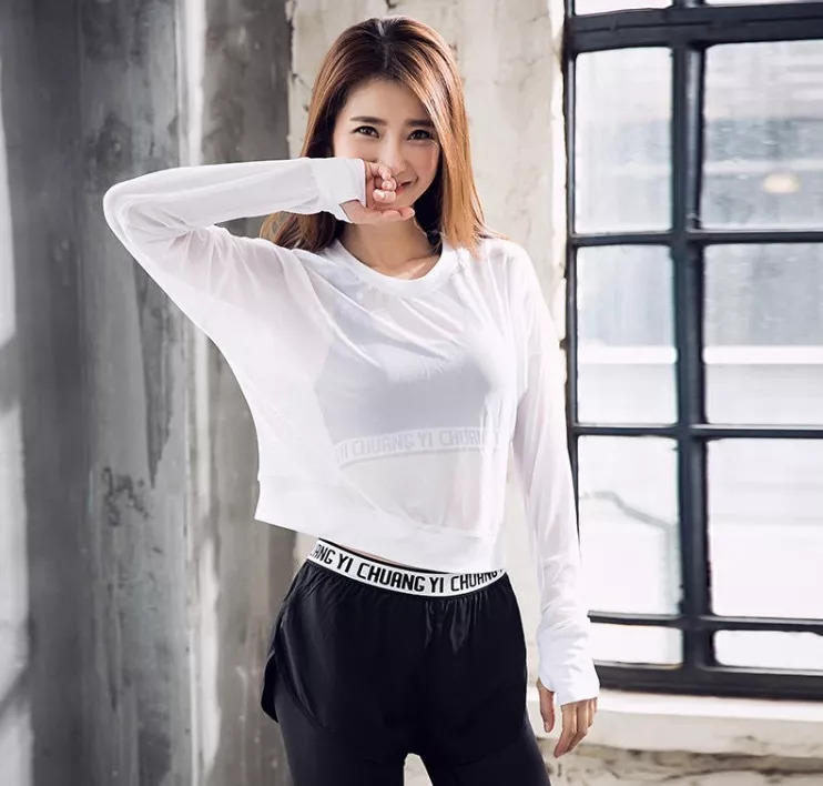 在不努力夏天就要过去了，小姐姐，换了装备去跑步吧！