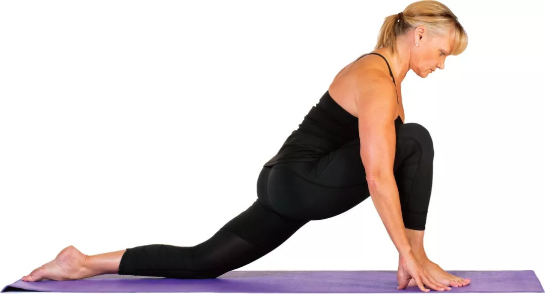 髋部太紧跑不快？每天5个体式帮你打开髋部