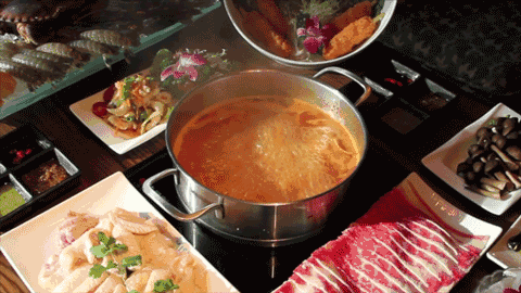 人在吃，秤在看，跑多少公里才能消耗掉这些食物！你还忙着贴秋膘？