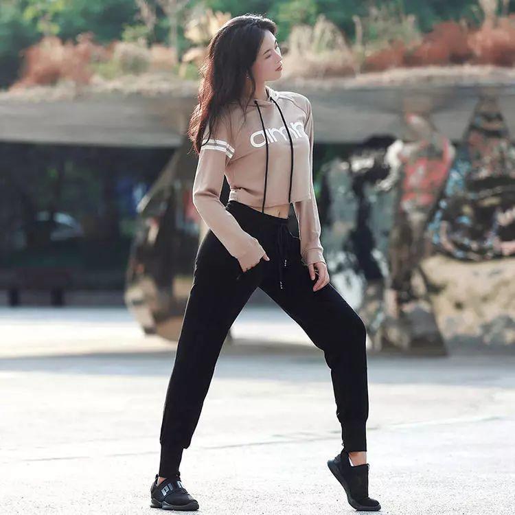 秋季跑步女款装备上新，运动风中的小性感！美到害羞！