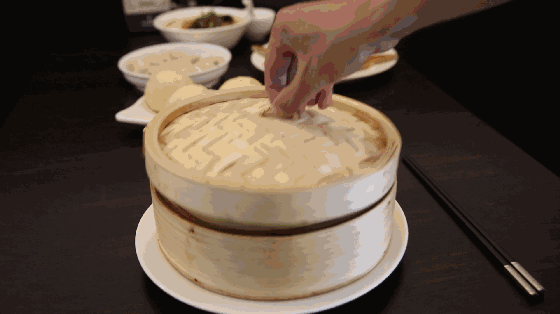 人在吃，秤在看，跑多少公里才能消耗掉这些食物！你还忙着贴秋膘？