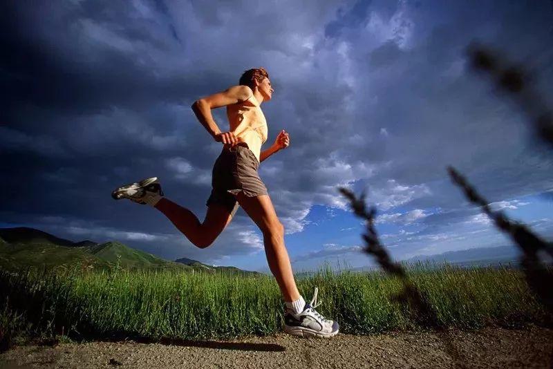 4个跑步技巧训练，让你跑得更快