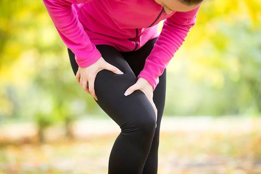 跑步时臀部扭动、膝盖内扣还膝痛？很有可能是你屁股出了问题