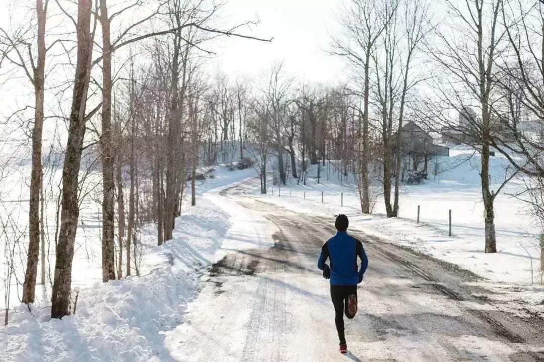 寒冷天气时，跑步热身动作全解析