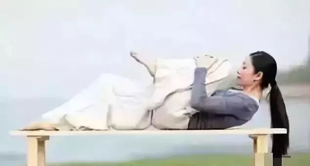 睡觉也能瘦肚子?4个睡前瑜伽动作轻松享瘦 睡觉也能瘦肚子?4个睡前瑜伽动作轻松享瘦