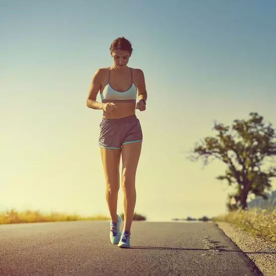 步频180是最佳值?取决于跑者的体重和年龄 步频180是最佳值?取决于跑者的体重和年龄