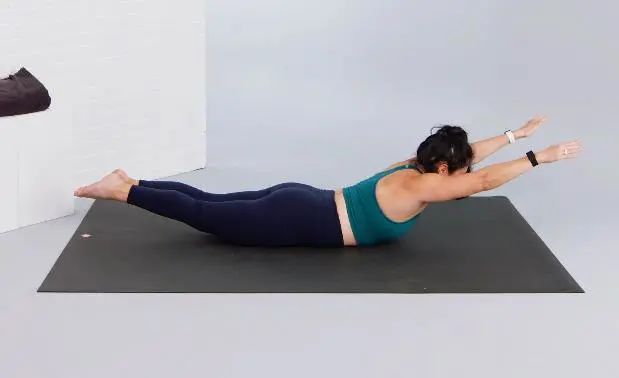 拉伸和力量训练各4项练习，预防下背疼痛