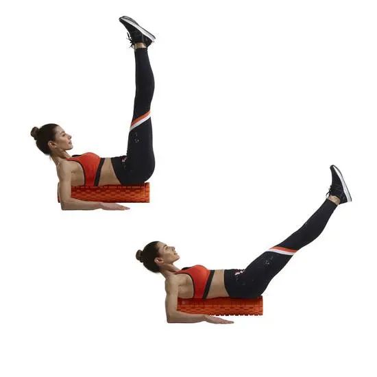 每天20分钟，利用泡沫轴增强双腿和核心