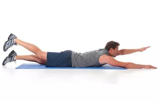 6招搞定跑者力量训练!随时随地都能做! 6招搞定跑者力量训练!随时随地都能做!