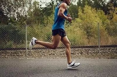 6组简单拉伸&按摩,告别“跑步萝卜腿”! 6组简单拉伸&按摩,告别“跑步萝卜腿”!